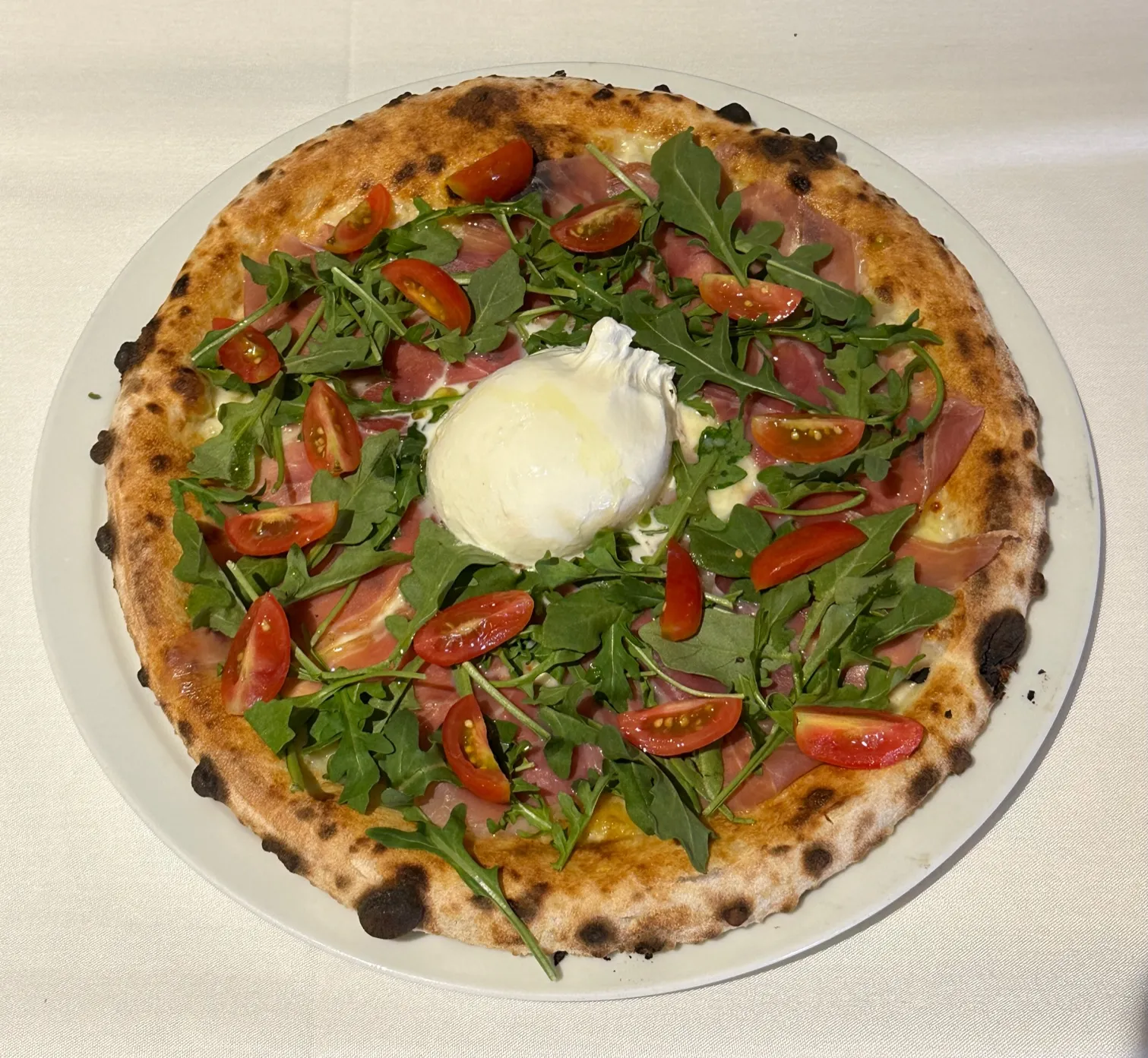 pizza prosciutto e burrata（生ハムとフレッシュなブラータチーズのピッツァ）
